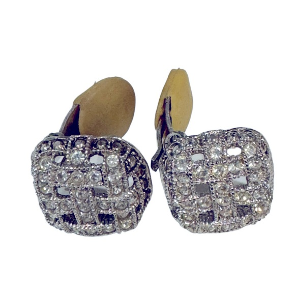 Beautiful square basket weave clip on earrings. Vintage. EUC - Picture 2 of 4